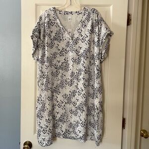 Gap V-neck Dress White Blue Floral Size XXL NWT Vacation Travel Mini Resort Wear